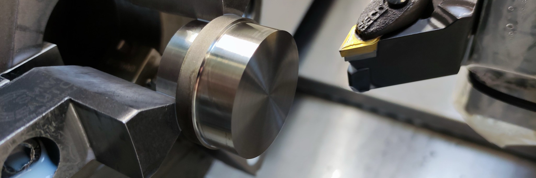 3D 프린터로 제작한 절삭유 분사 클램프