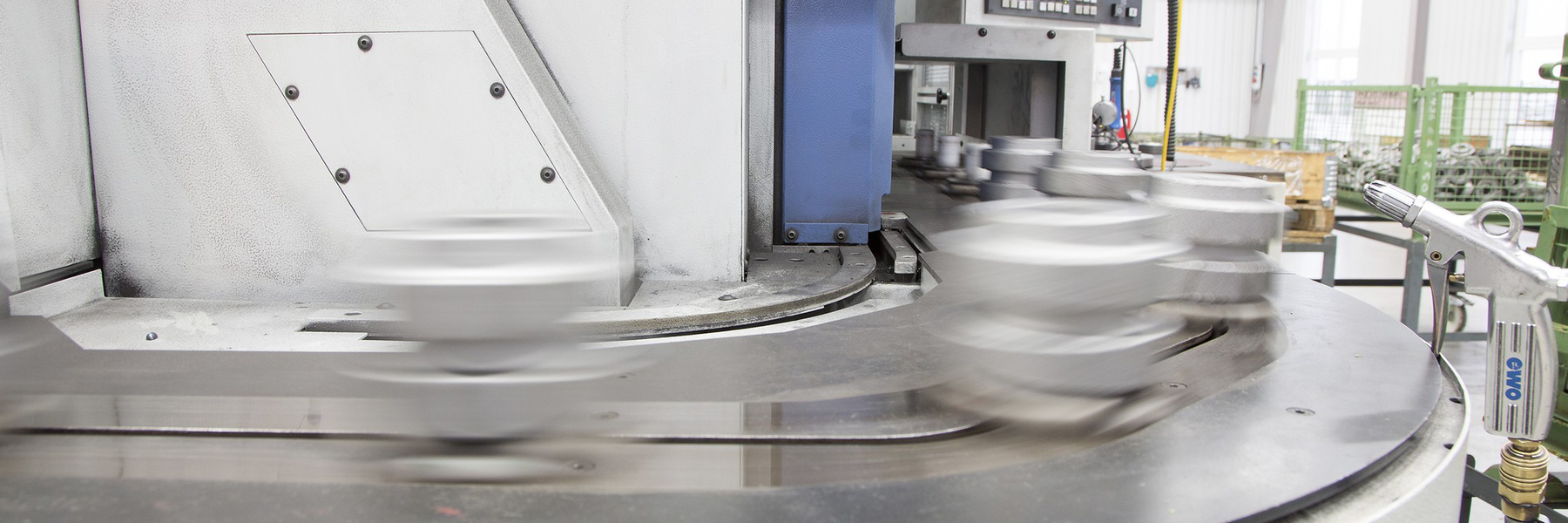 Stelter Zahnradfabrik specializes in making and finishing all kinds of gears. Automotive makes up to 60 percent of production, with major German car manufacturers among the company's customers.