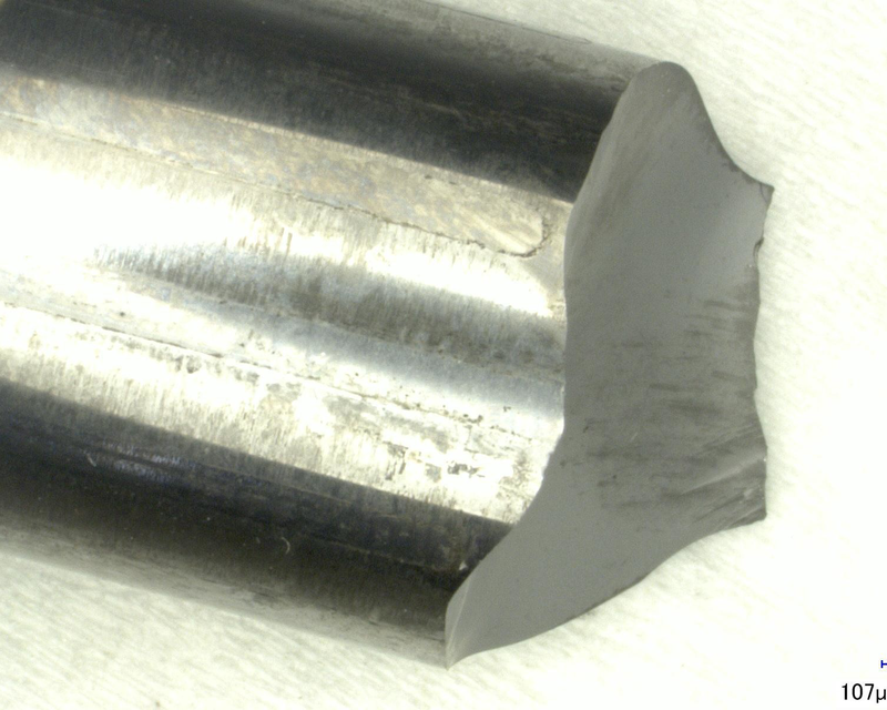 A broken solid end mills due to bad cutting datas or use