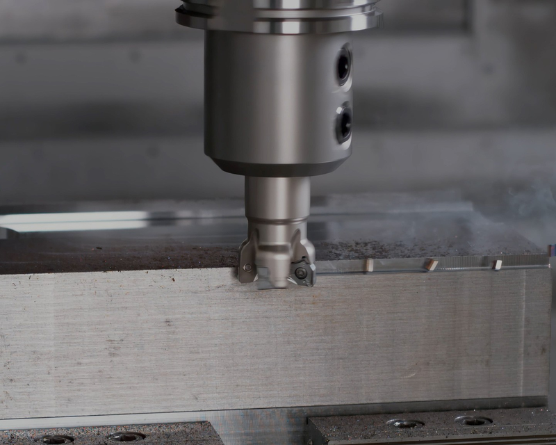 Square 6 cutter is a good solution to achieve wall straightness thanks to a near straight axial rake angle