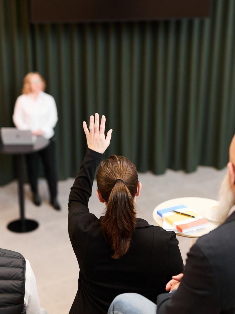 ue21thuvqd1bh5qvdpngf5830h